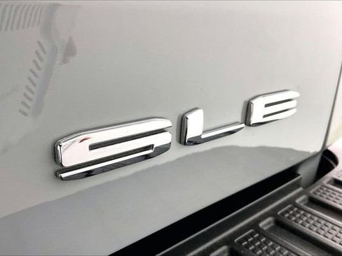 Used 2024 GMC Sierra 1500 SLE image 7