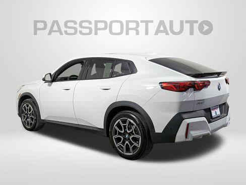 Used 2025 BMW X2 xDrive28i w/ Technology Package image 3