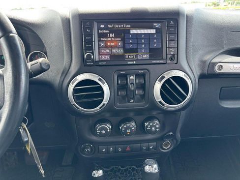 Used 2016 Jeep Wrangler Unlimited Rubicon w/ Dual Top Group AWD/4WD image 13