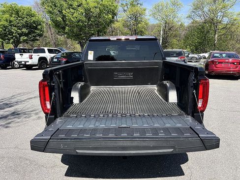Used 2025 GMC Sierra 1500 SLT image 15