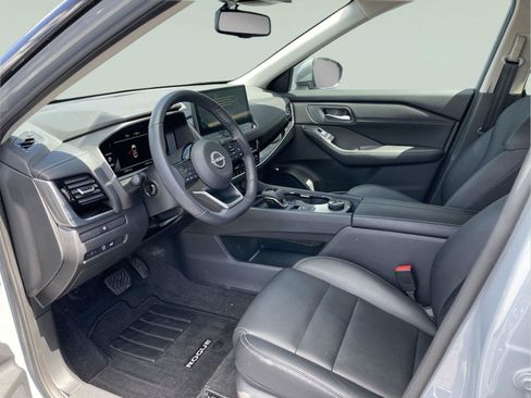 Used 2024 Nissan Rogue SL AWD/4WD image 12
