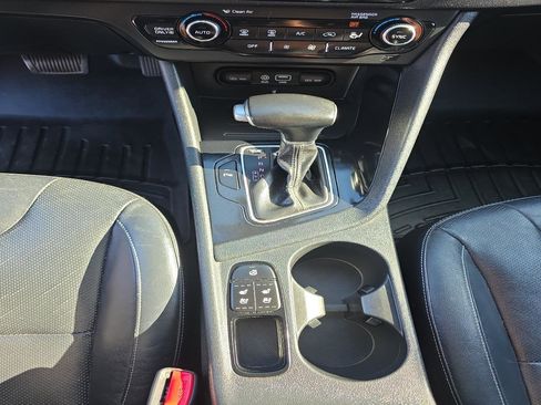 Used 2018 Kia Niro EX w/ EX Premium Package FWD image 17