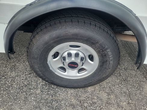 Used 2023 GMC Savana 3500 w/ Power Convenience Package image 8