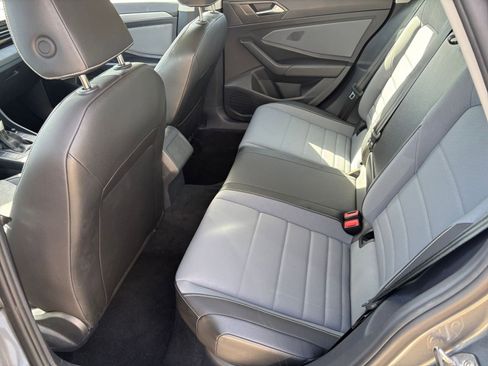 Used 2025 Volkswagen Jetta SE image 27