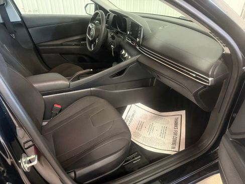 Used 2022 Hyundai Elantra SE FWD image 30