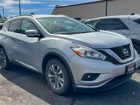 Used 2017 Nissan Murano SV image 2