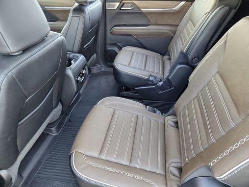 Used 2026 GMC Acadia Denali Ultimate w/ LPO, Floor Liner Package image 28