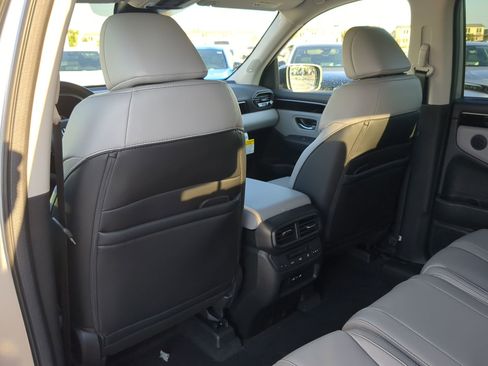 Certified 2025 Honda Pilot Touring image 23