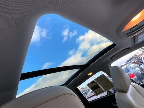 Used 2022 Subaru Ascent Limited w/ Technology Package image 13