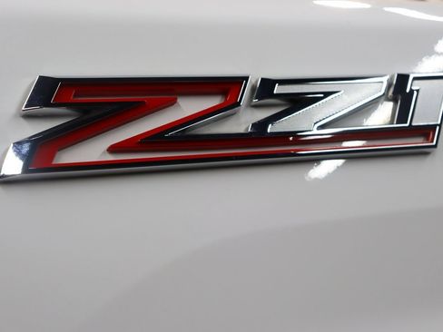 Used 2025 Chevrolet Silverado 2500 LTZ w/ LTZ Convenience Package AWD/4WD image 9