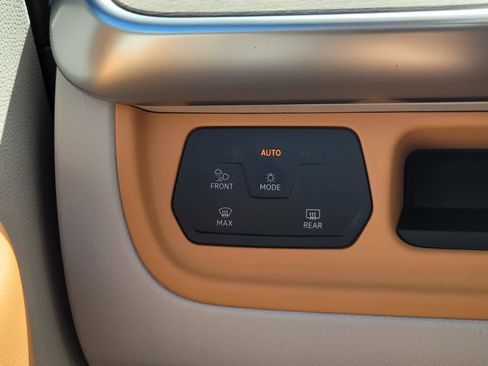 New 2025 Volkswagen ID. Buzz 1st Edition image 11