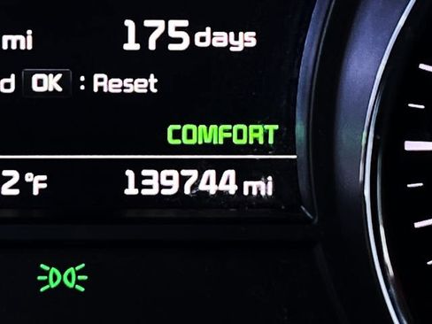 Used 2017 Kia Sedona SX Limited image 22