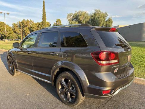 Used 2020 Dodge Journey Crossroad image 3