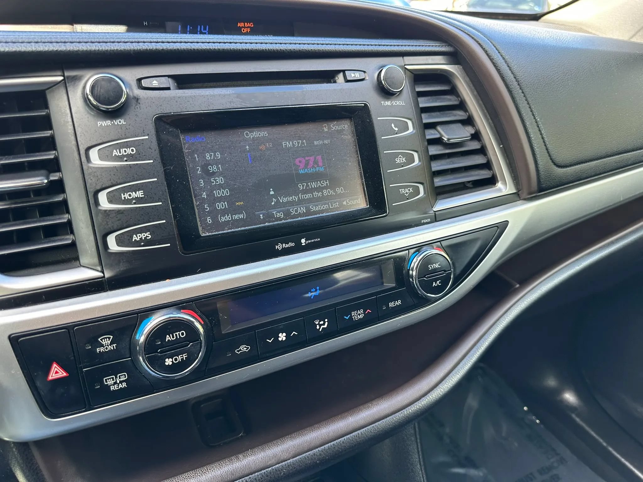 Used 2015 Toyota Highlander Plus AWD/4WD image 22