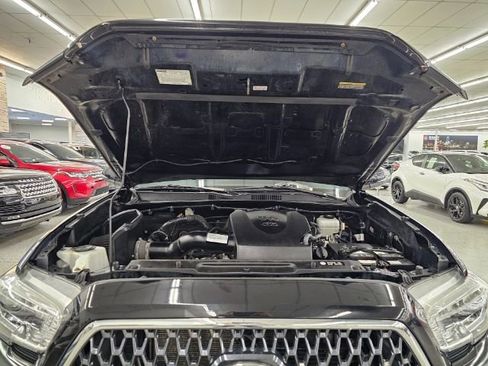 Used 2019 Toyota Tacoma TRD Off-Road image 37