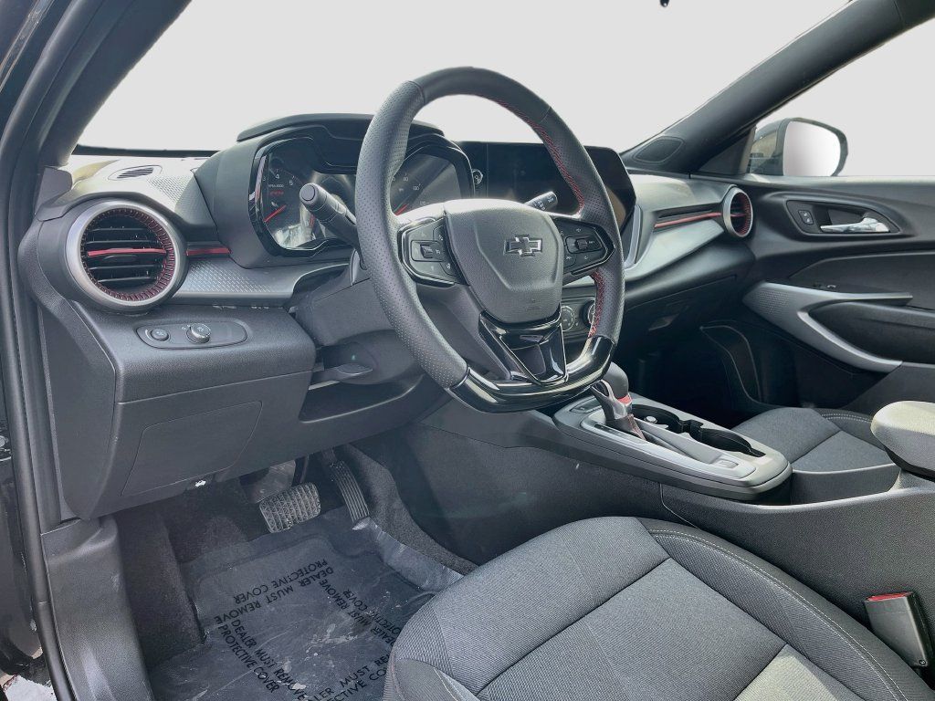 Used 2026 Chevrolet Trax RS w/ Sunroof Package FWD image 9