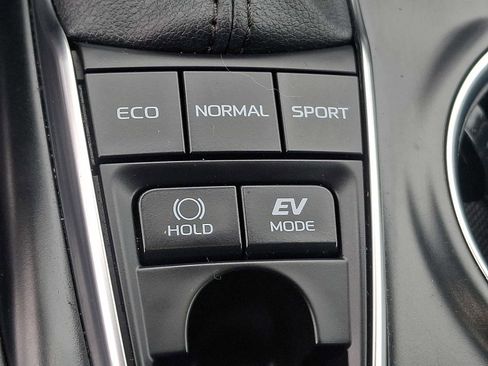 Certified 2020 Toyota Camry XLE image 26