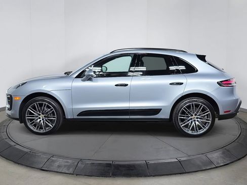 Certified 2025 Porsche Macan image 2