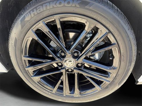 Used 2025 Toyota Camry SE w/ Convenience Package image 13