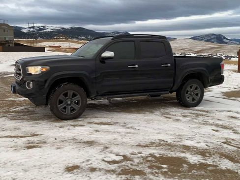 Used 2017 Toyota Tacoma Limited w/ Tow Package image 5