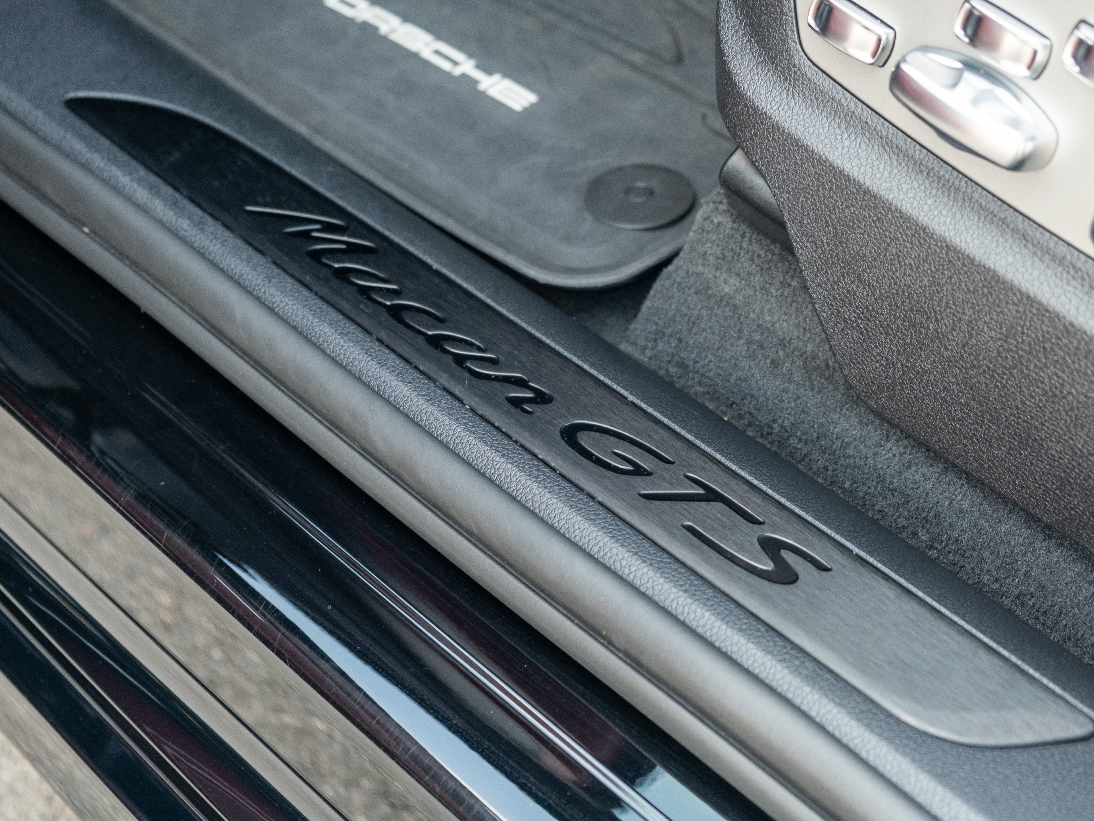 Certified 2026 Porsche Macan GTS AWD/4WD image 43