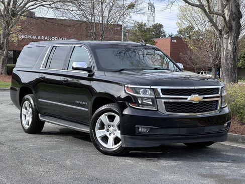 Used 2016 Chevrolet Suburban LT image 2