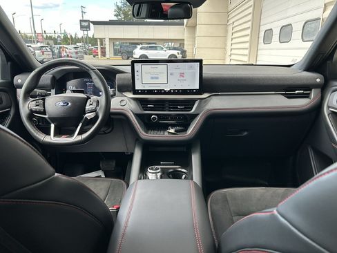 Used 2025 Ford Explorer ST AWD/4WD image 16
