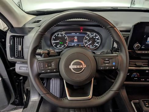 Used 2025 Nissan Pathfinder SV FWD image 17