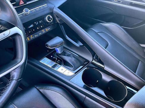 Used 2024 Hyundai Elantra Limited image 17