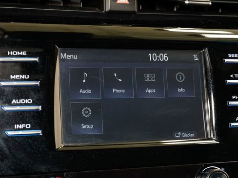 Used 2018 Toyota Camry SE image 14