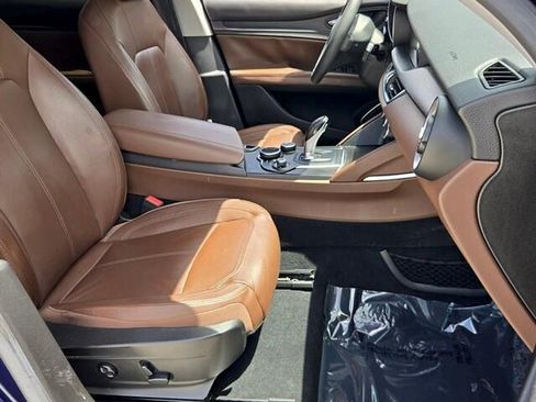 Used 2018 Alfa Romeo Stelvio AWD image 16
