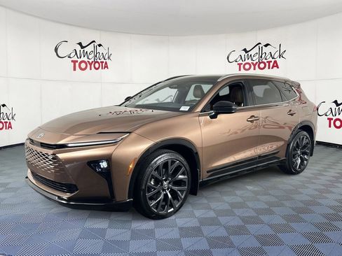 Used 2025 Toyota Crown Signia image 2