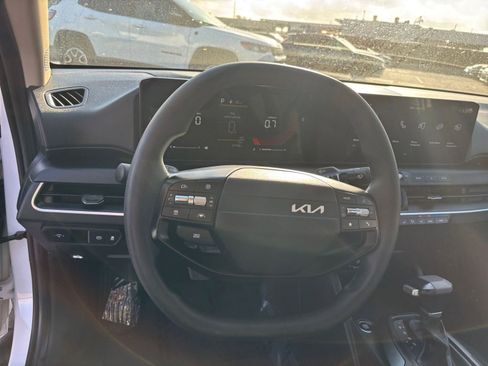 Used 2025 Kia K4 LXS image 31