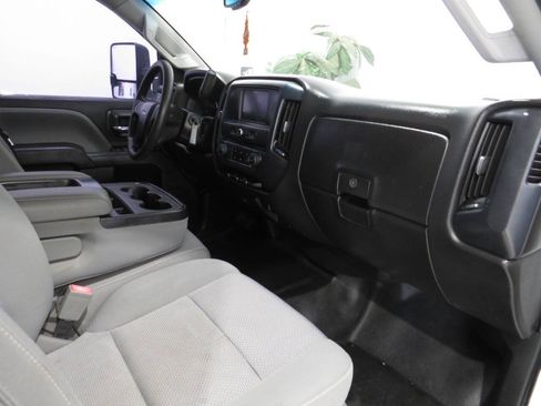 Used 2019 Chevrolet Silverado 2500 W/T w/ WT Convenience Package RWD image 9