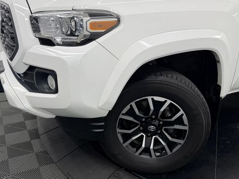 Used 2021 Toyota Tacoma TRD Sport w/ Technology Package AWD/4WD image 5