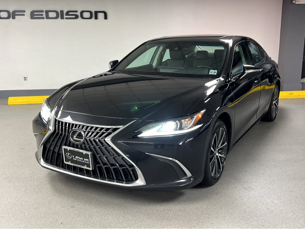 Used 2024 Lexus ES 300h w/ Premium Package FWD image 3