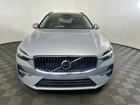 Used 2022 Volvo XC60 B5 Momentum image 8