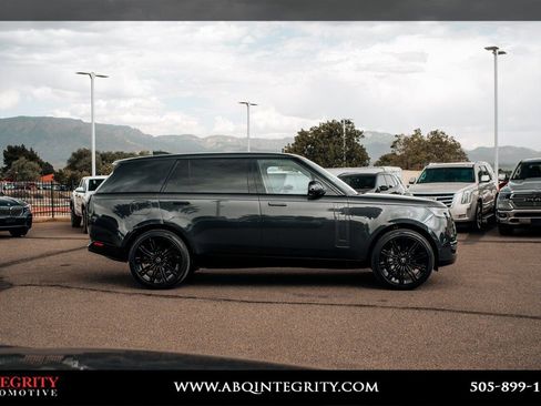 Used 2025 Land Rover Range Rover Long Wheelbase SE AWD/4WD image 8