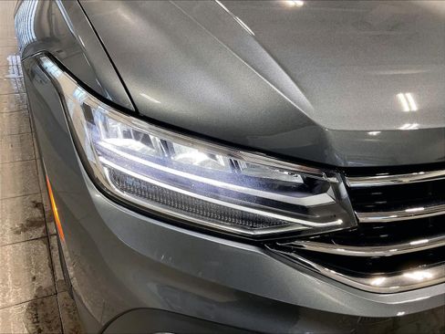 Used 2024 Volkswagen Tiguan SE image 33