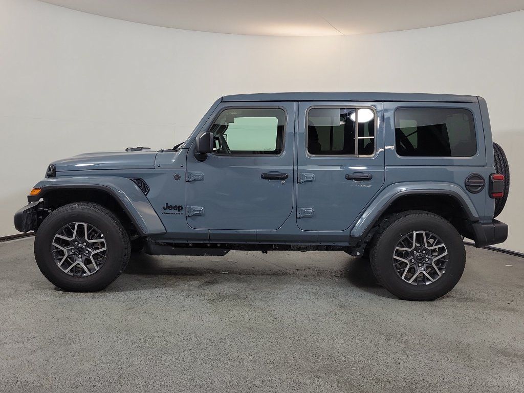 Used 2026 Jeep Wrangler Unlimited Sahara AWD/4WD image 4