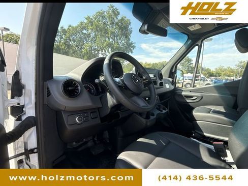 Used 2025 Mercedes-Benz Sprinter 2500 image 10