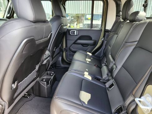 New 2026 Jeep Gladiator Sport AWD/4WD image 16