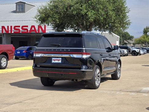 Used 2023 Lincoln Navigator Reserve image 5