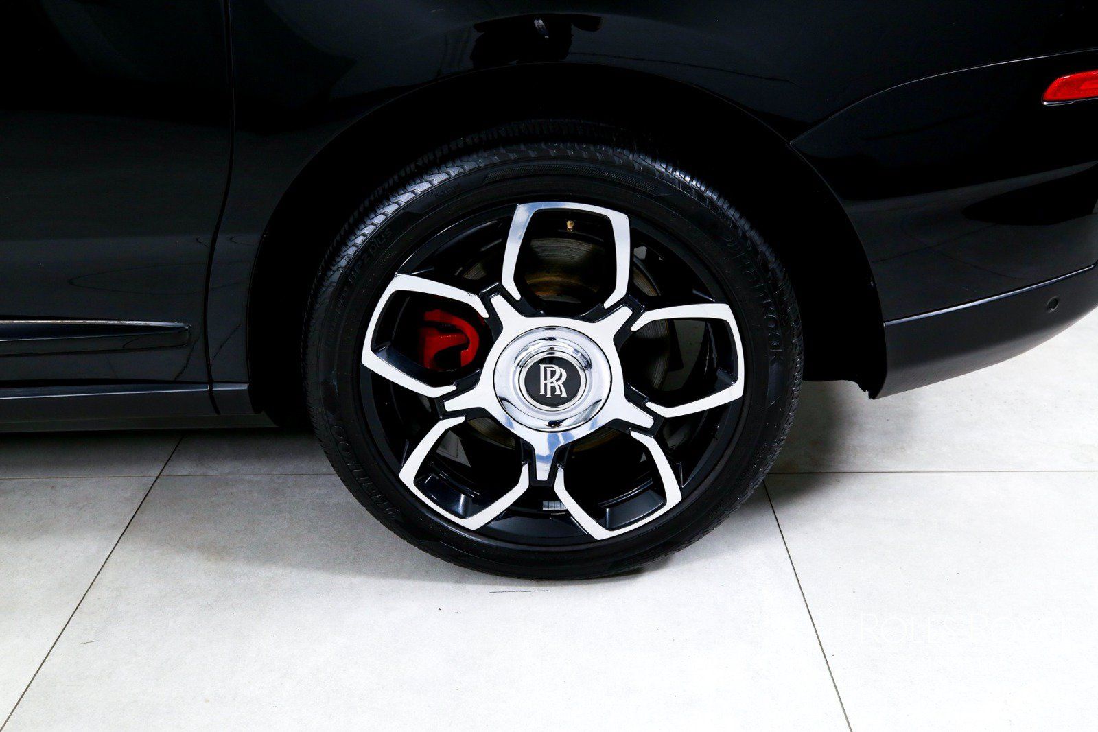 Used 2020 Rolls-Royce Cullinan Black Badge AWD/4WD image 35