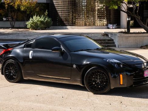 Used 2006 Nissan 350Z Touring w/ (N93) Cargo Convenience Pkg image 36