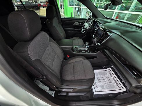 Used 2022 Chevrolet Traverse LT w/ Midnight/Sport Edition image 19