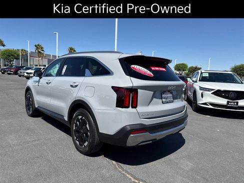 Certified 2025 Kia Sorento S FWD image 10