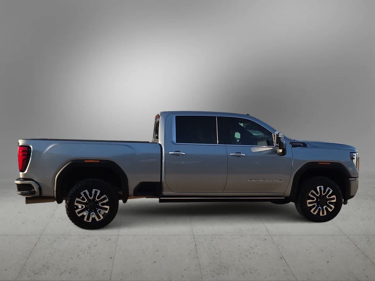 Used 2025 GMC Sierra 2500 Denali Ultimate w/ Max Trailering Package AWD/4WD image 9