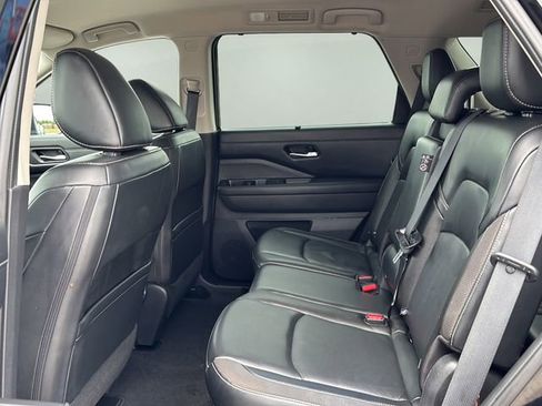 Used 2023 Nissan Pathfinder SL AWD/4WD image 14