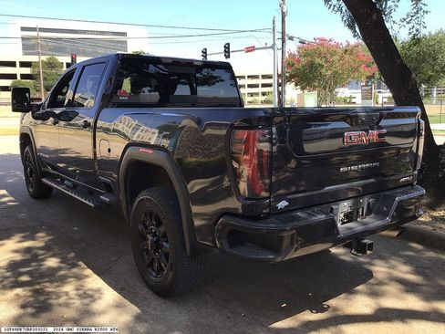 Used 2024 GMC Sierra 2500 AT4 w/ AT4 Preferred Package AWD/4WD image 6